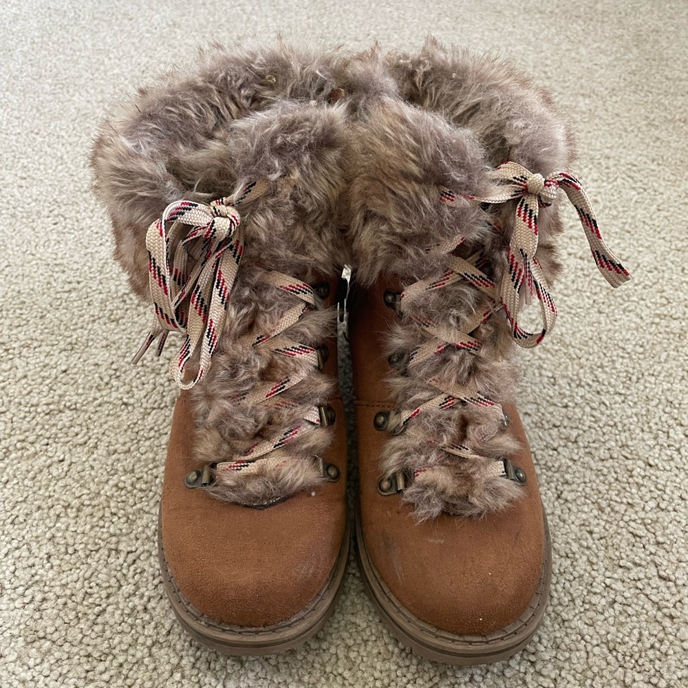 Universal Thread Brown Faux Fur Lined Lace Up Lug Sole Hiker Boots 7